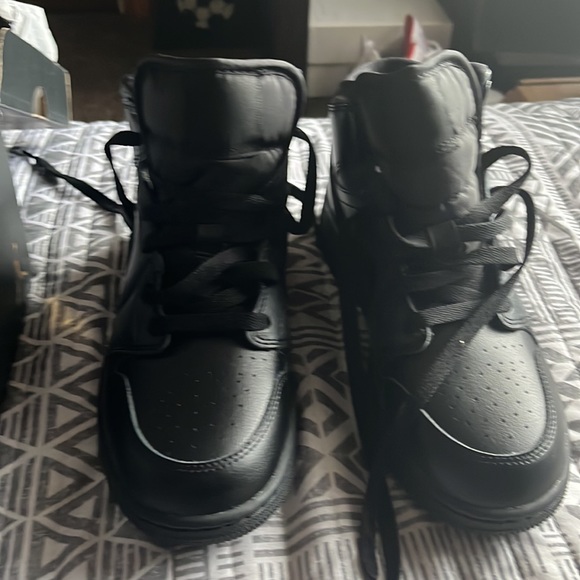 Jordan’s all black size 6 youth 7 women’s - Picture 2 of 9